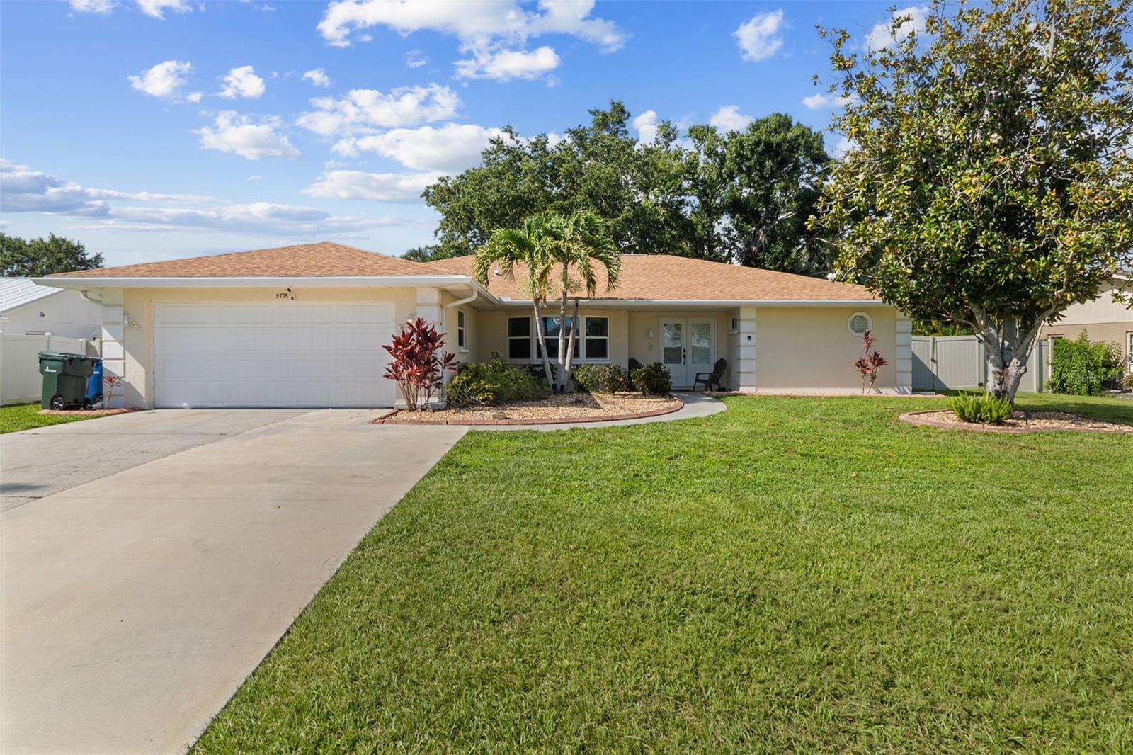 5776 AUGUSTA CIR — photo 2