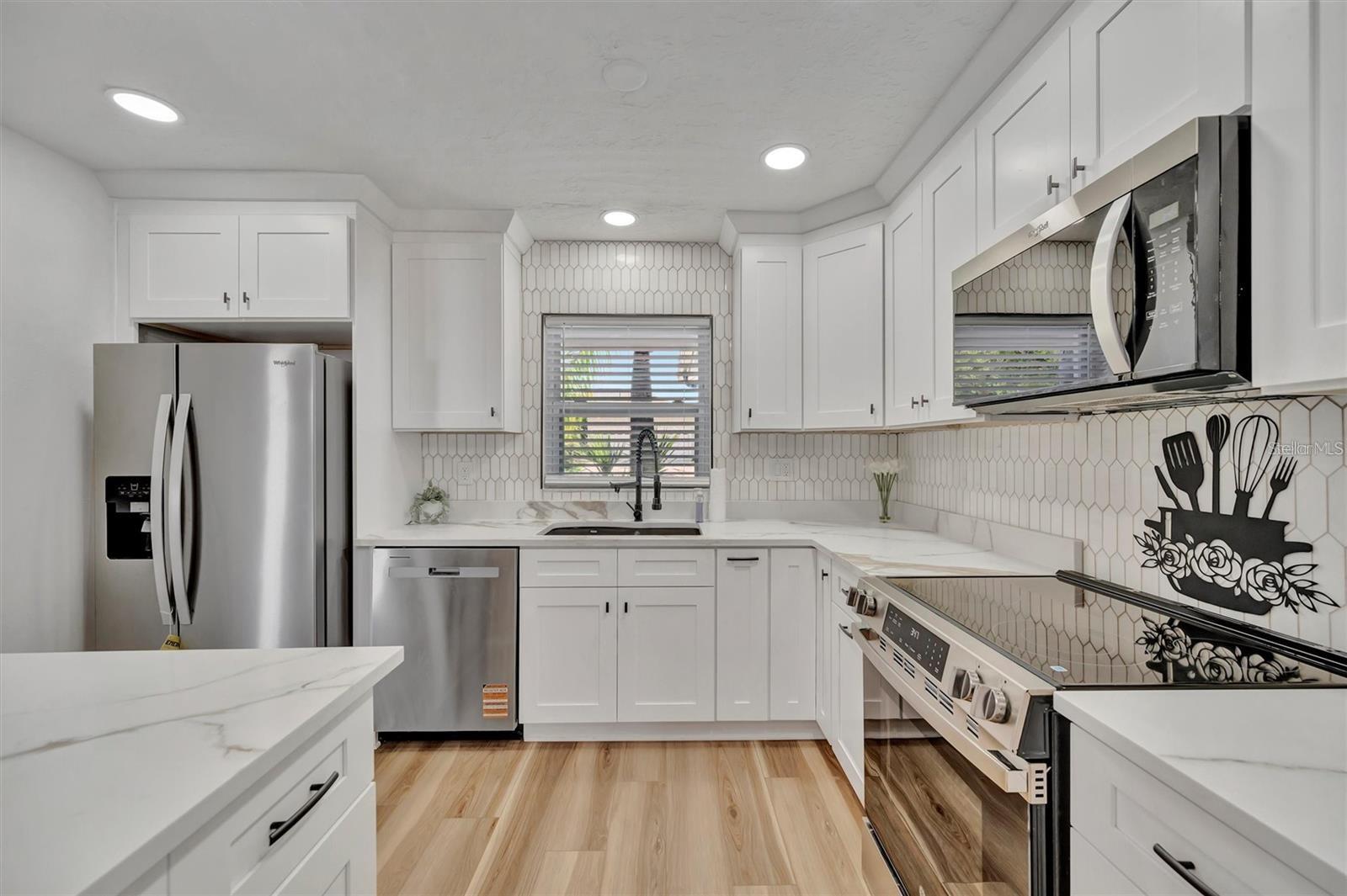 6209 FLAMINGO DR — photo 12