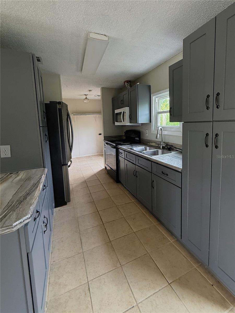 16036 BOSLEY DR — photo 8