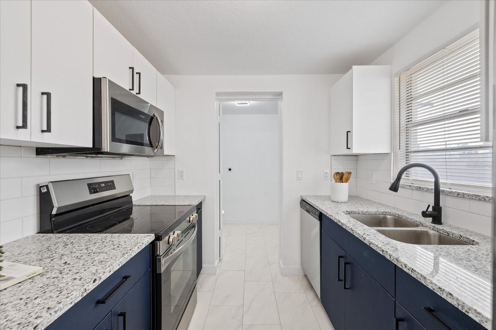 8711 N RIVER FOREST CIR — photo 13