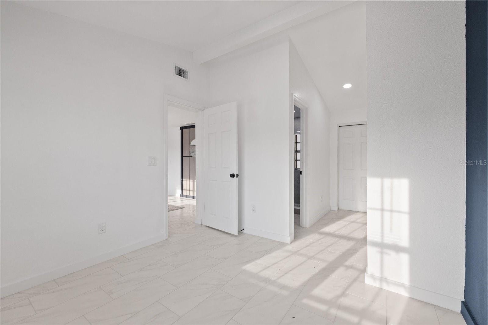 8711 N RIVER FOREST CIR — photo 28