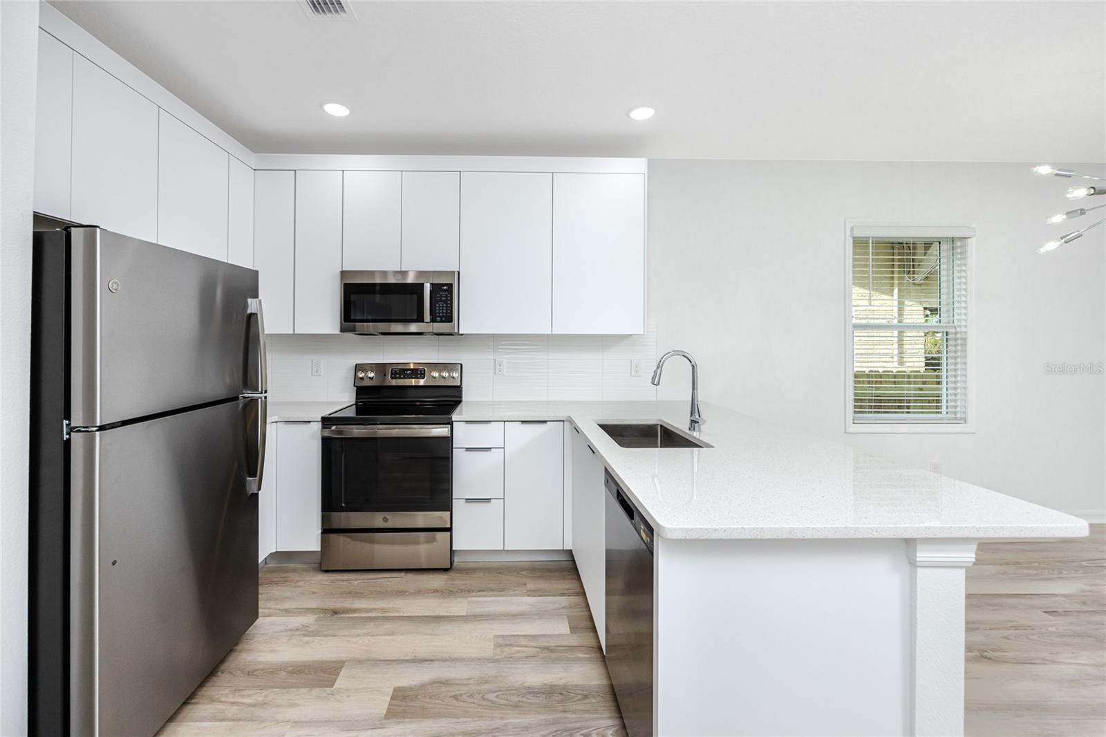 915 E 15TH AVE #1 — photo 18