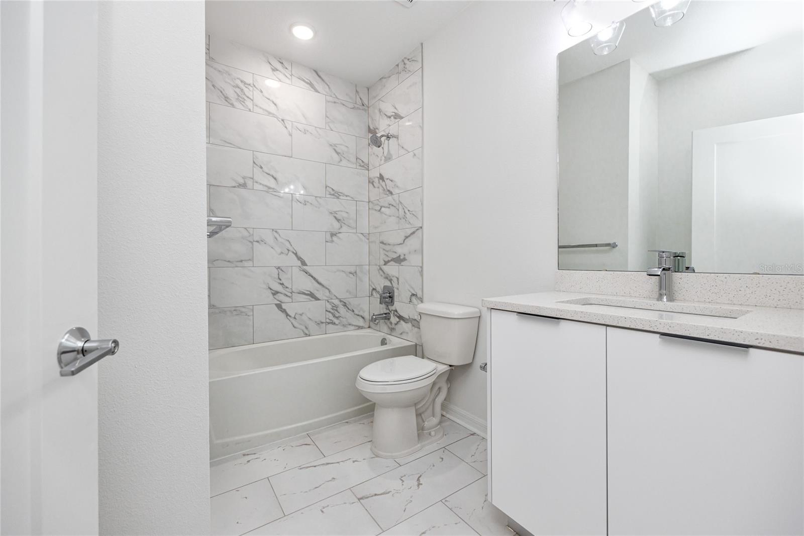 915 E 15TH AVE #1 — photo 31