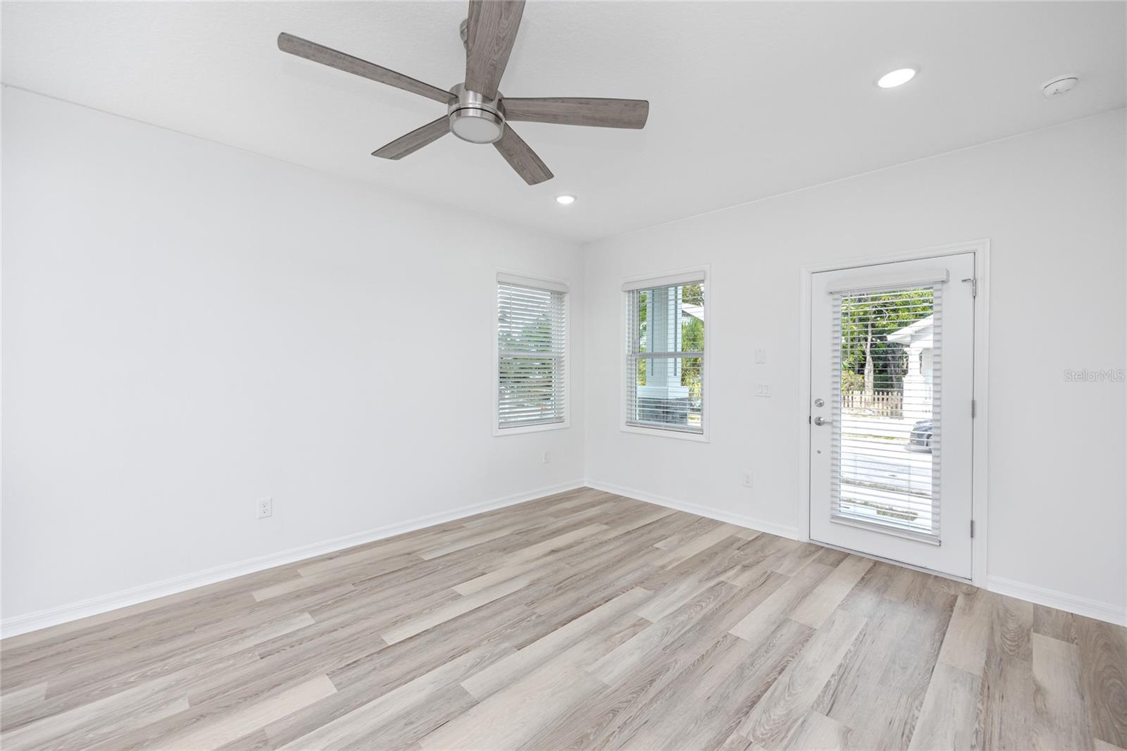 915 E 15TH AVE #1 — photo 11