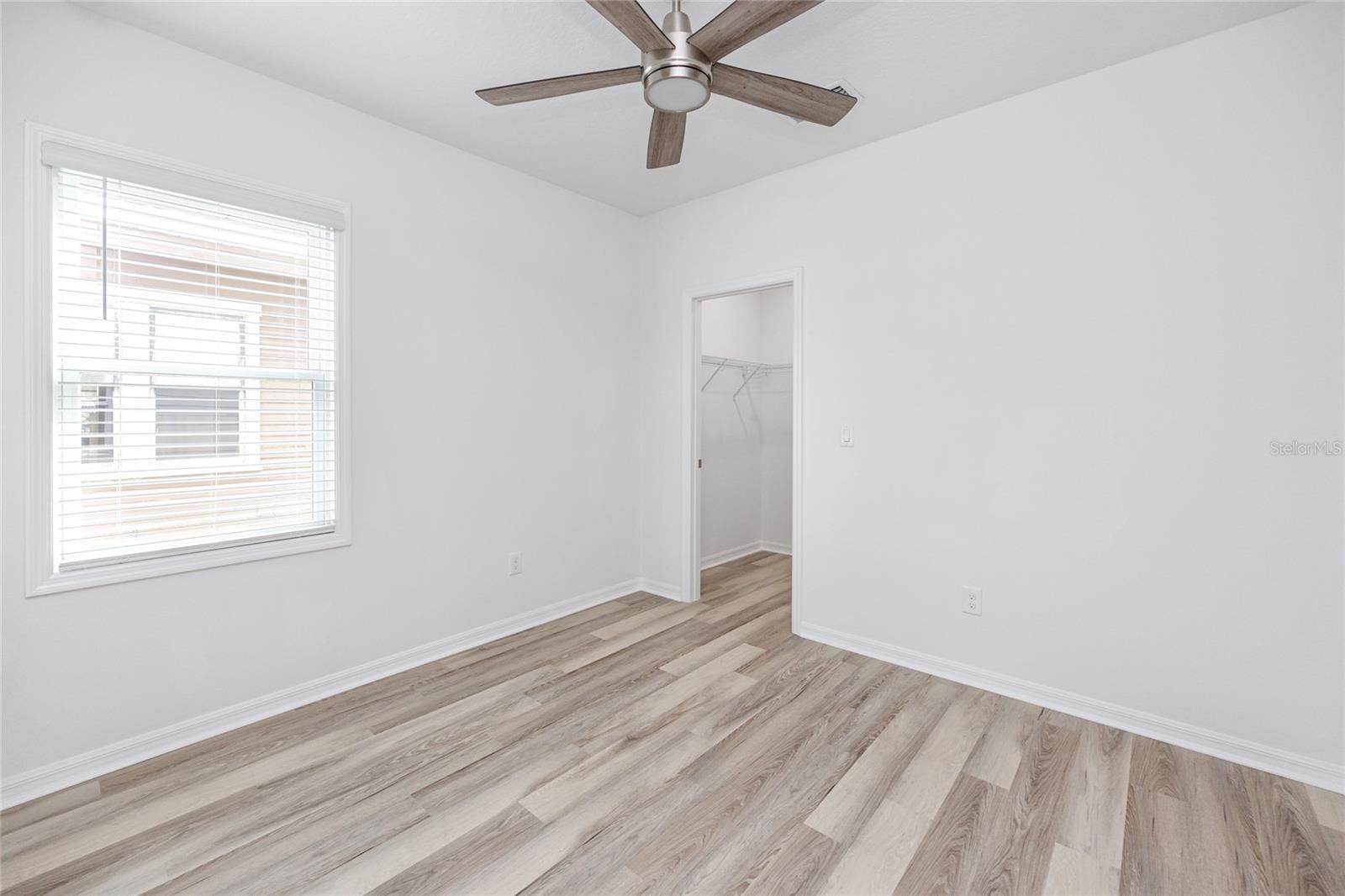 915 E 15TH AVE #1 — photo 32
