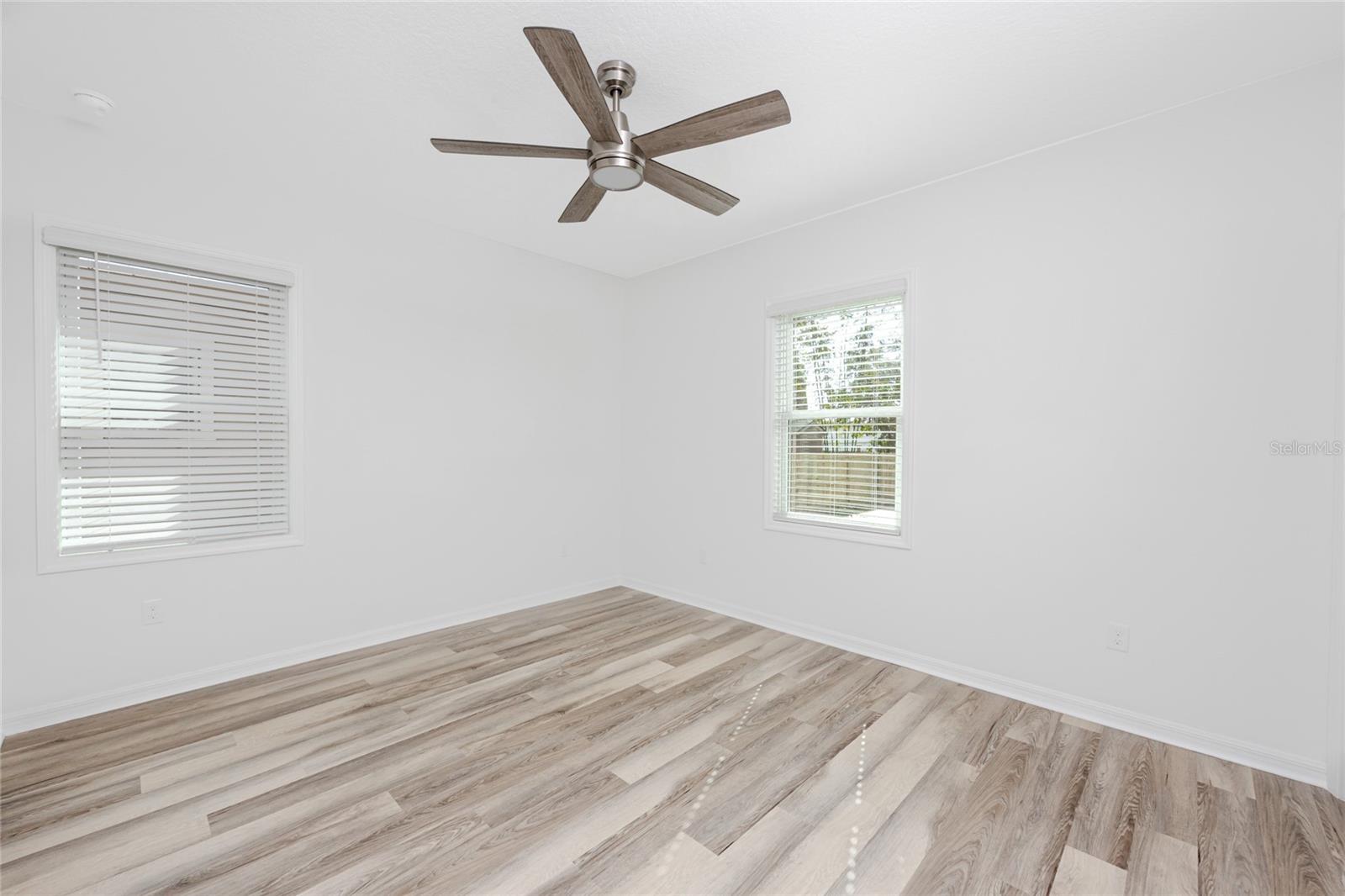 915 E 15TH AVE #1 — photo 24