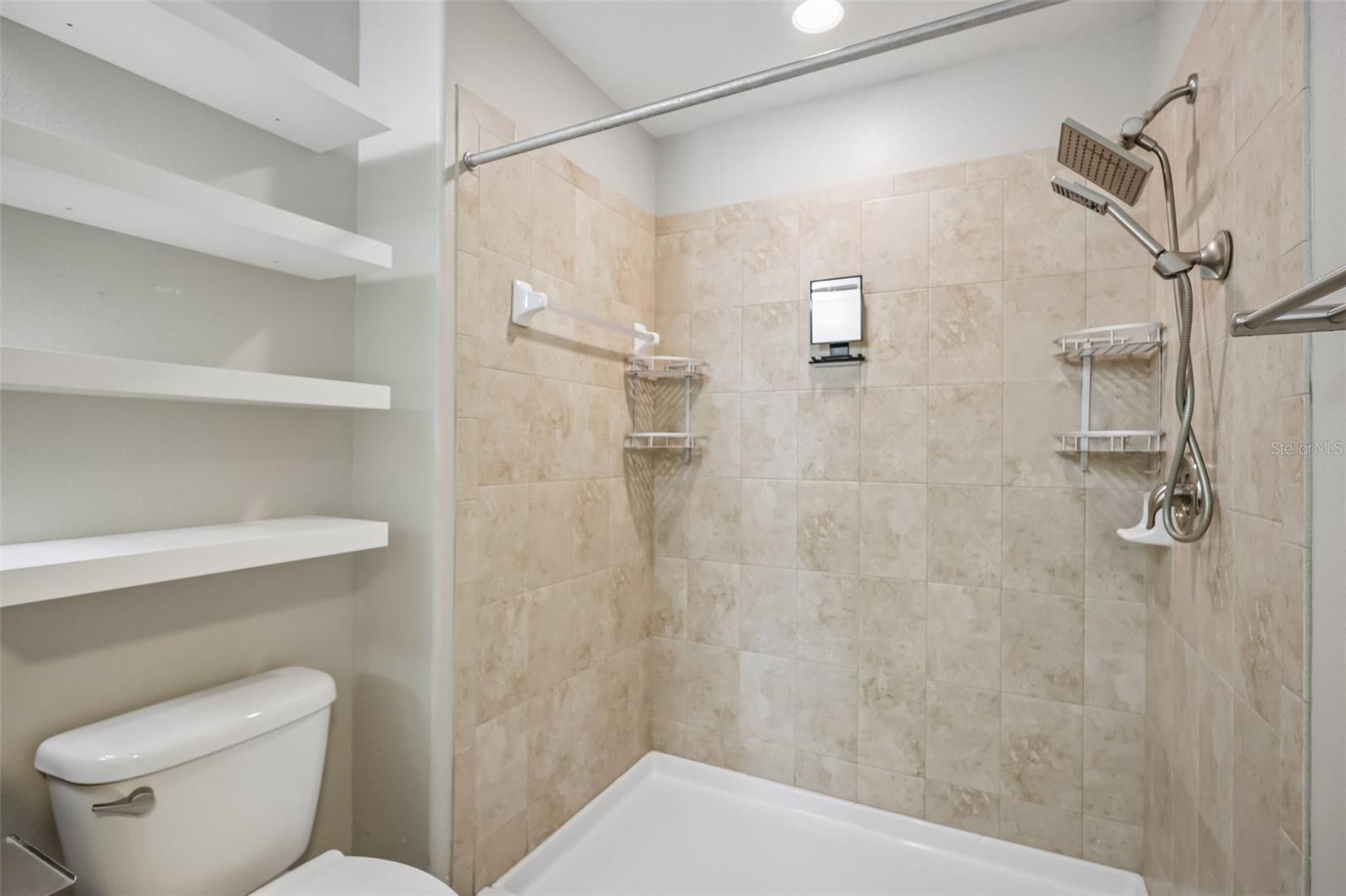 2246 GOLDEN FALCON DR — photo 18
