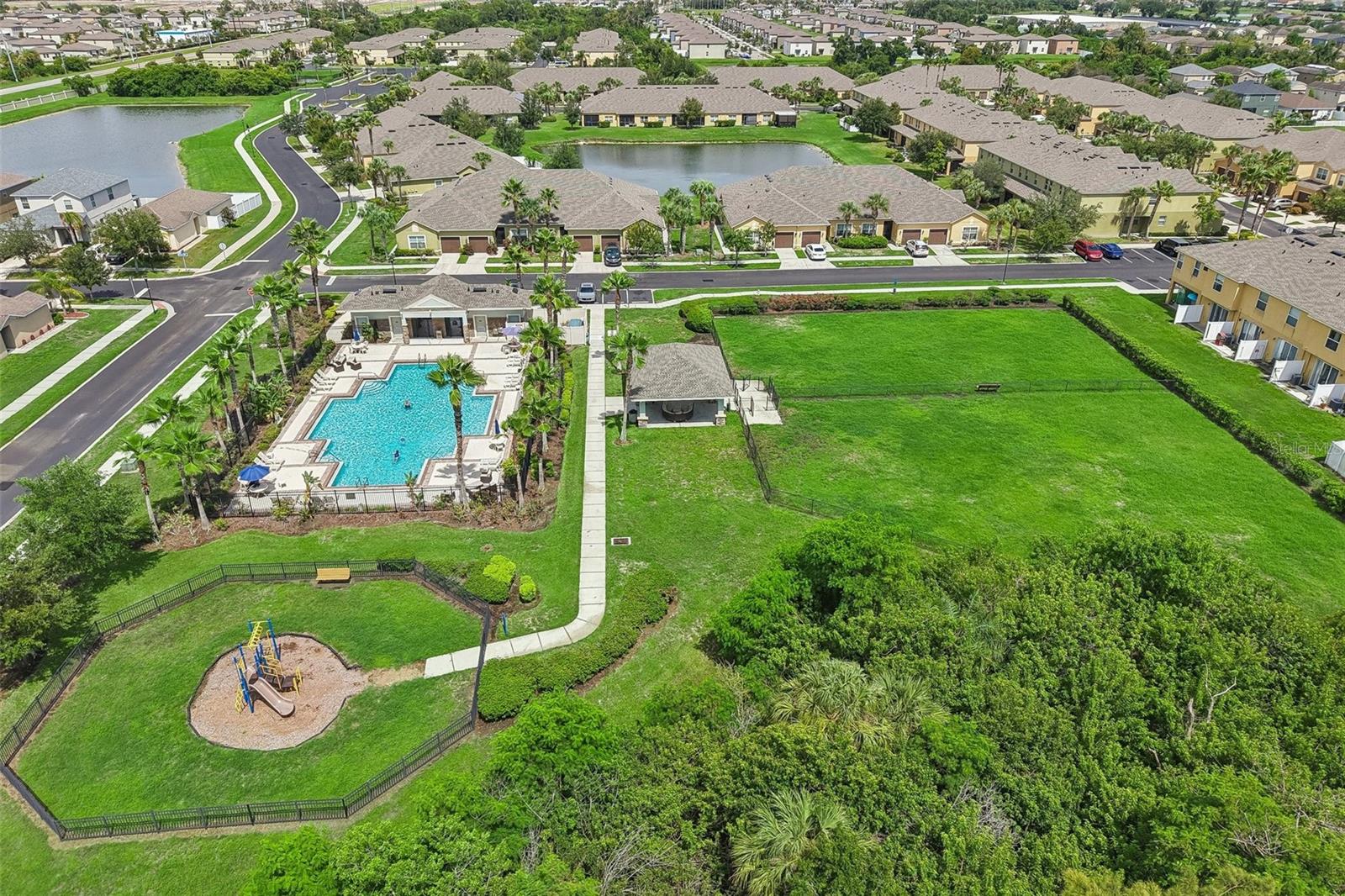 2246 GOLDEN FALCON DR — photo 32