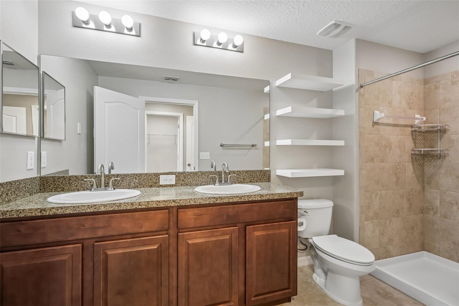 2246 GOLDEN FALCON DR — photo 17