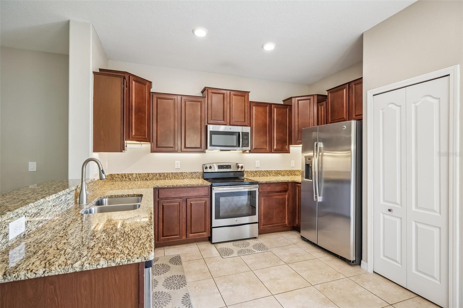 2246 GOLDEN FALCON DR — photo 10