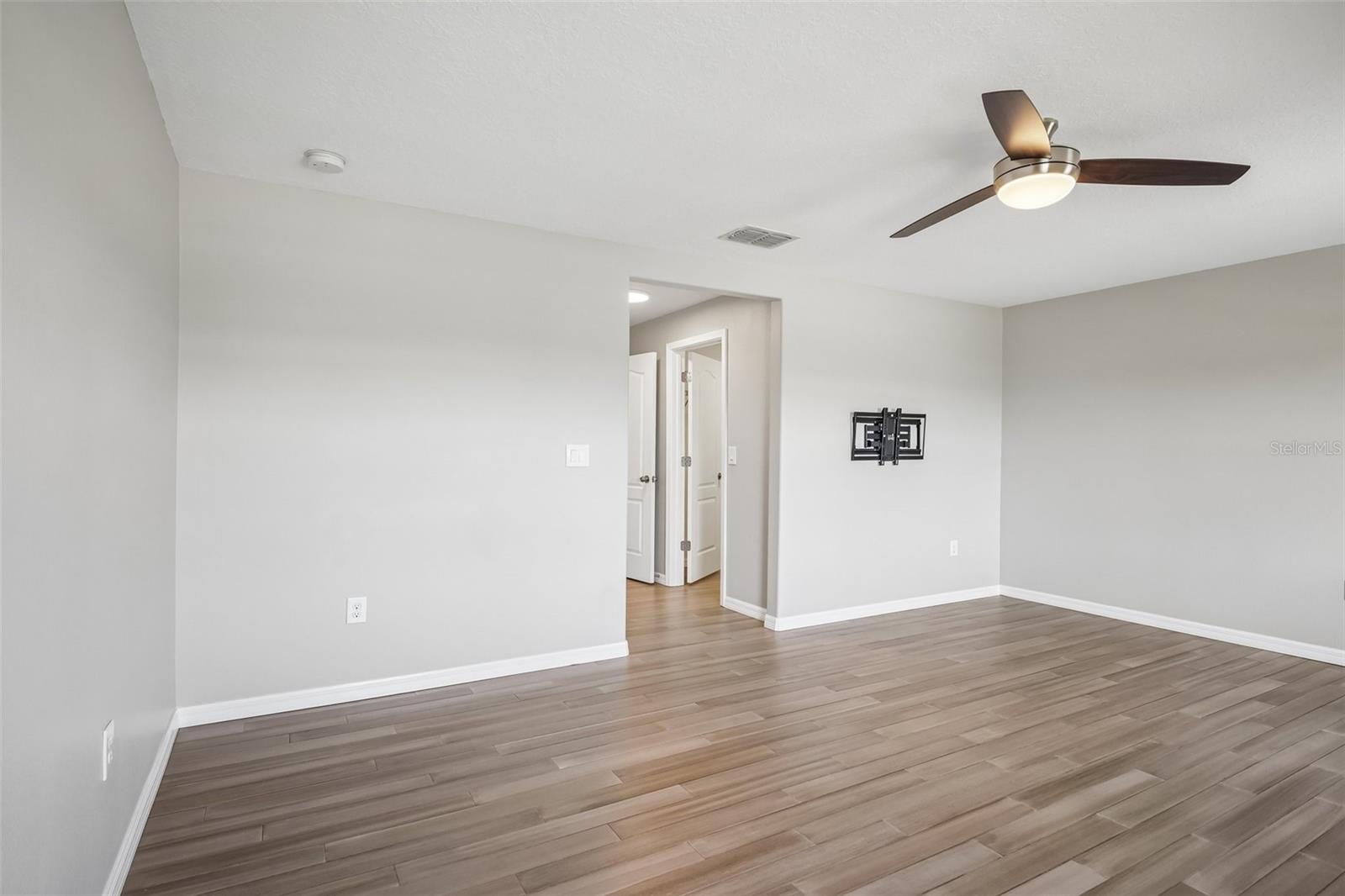 2246 GOLDEN FALCON DR — photo 16