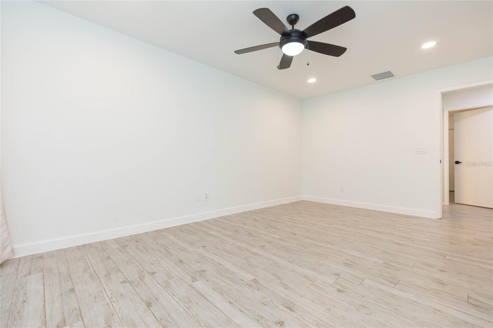 2705 LAKEVILLE DR — photo 17