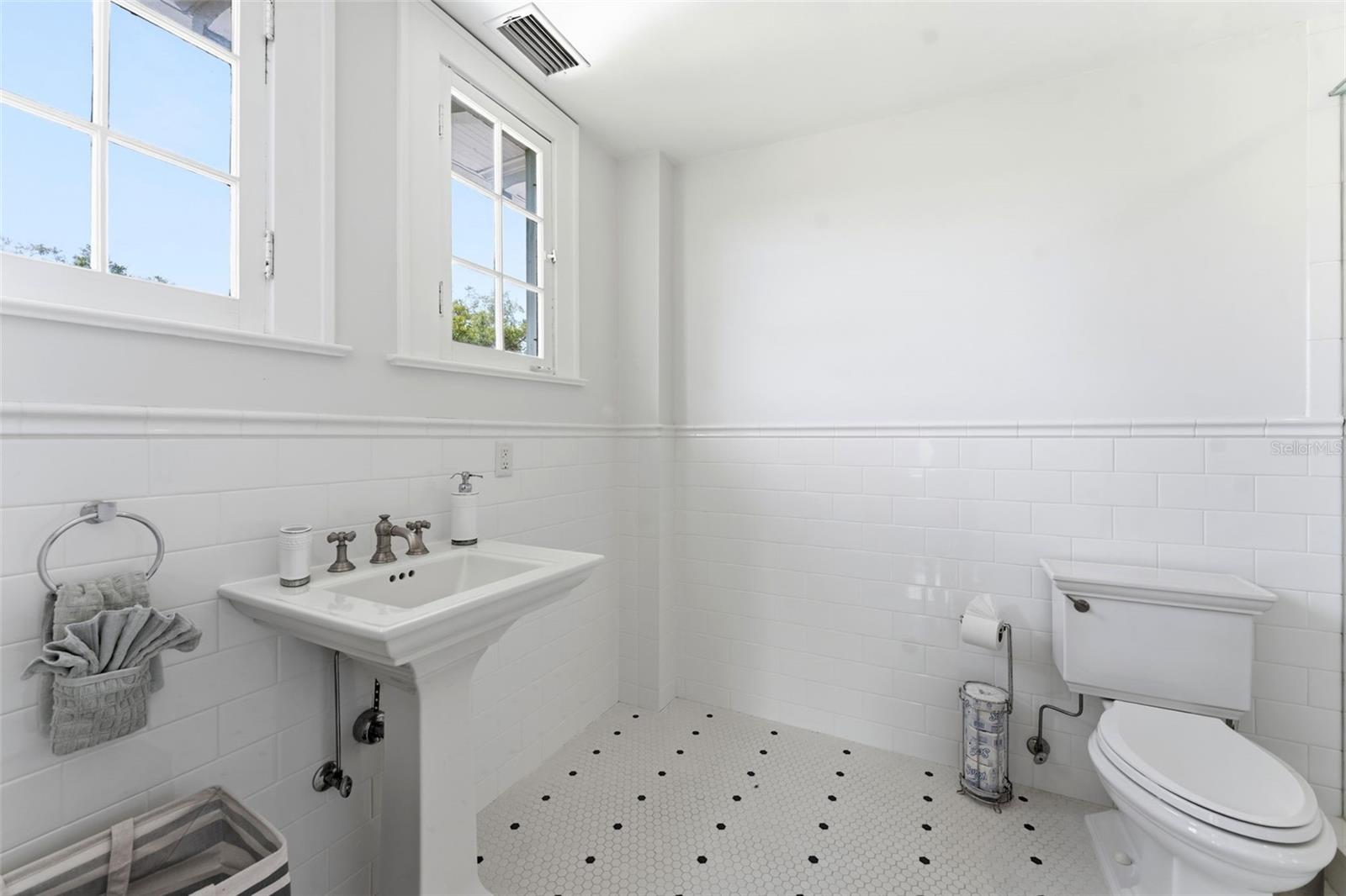403 MAGNOLIA DR — photo 47