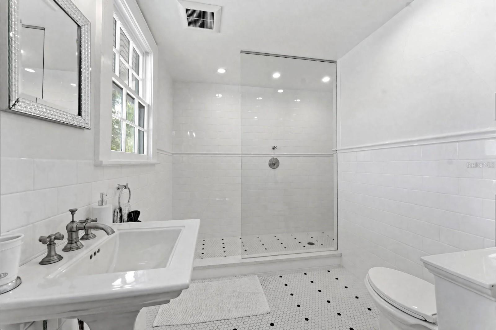 403 MAGNOLIA DR — photo 34