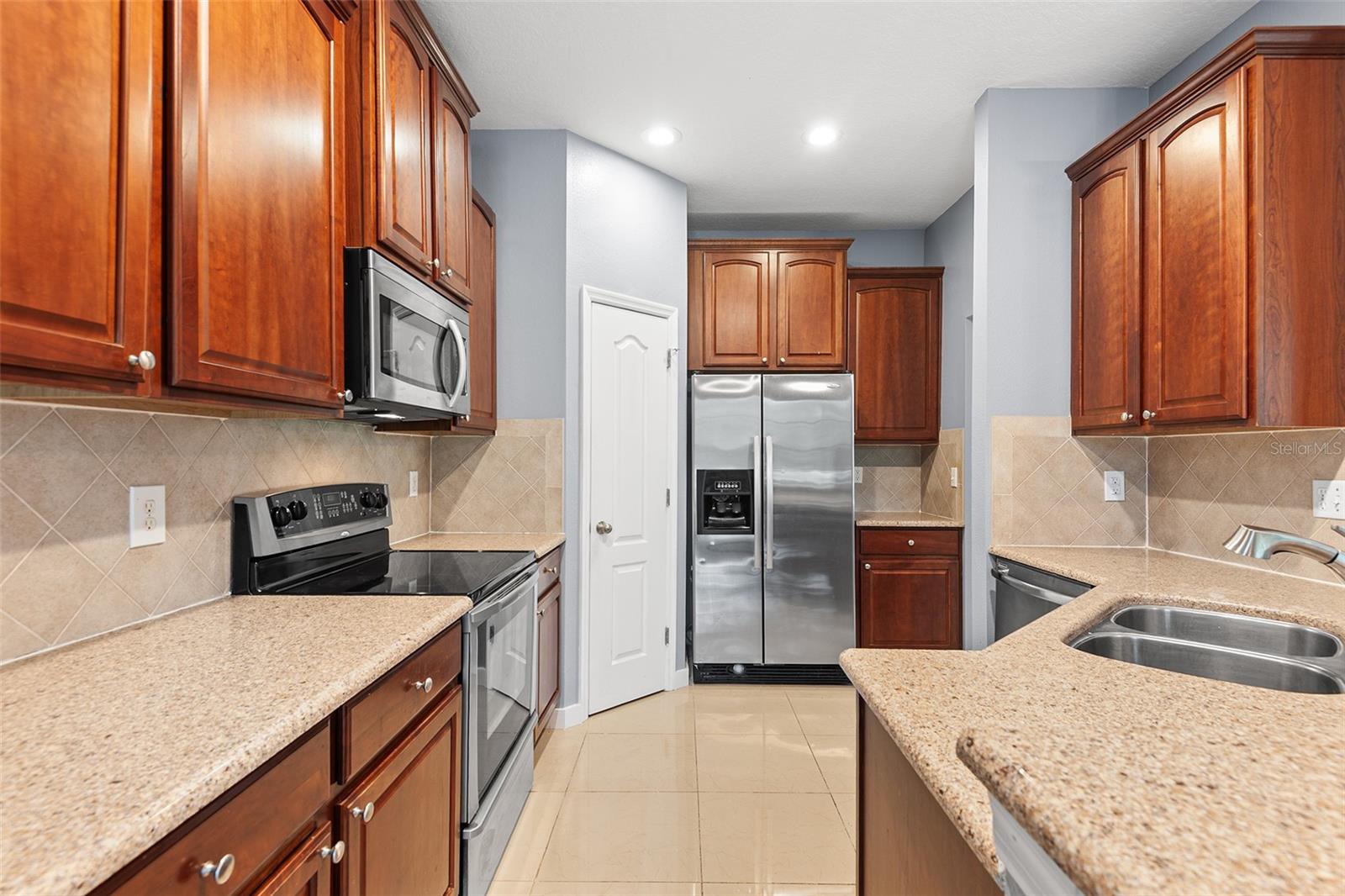 6745 BREEZY PALM DR — photo 4