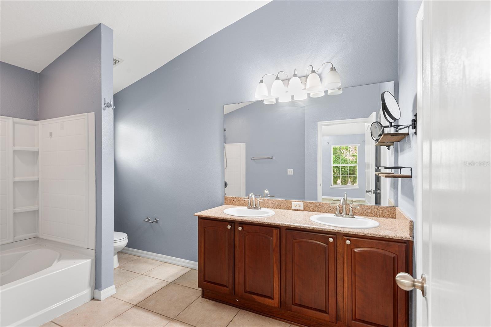 6745 BREEZY PALM DR — photo 7
