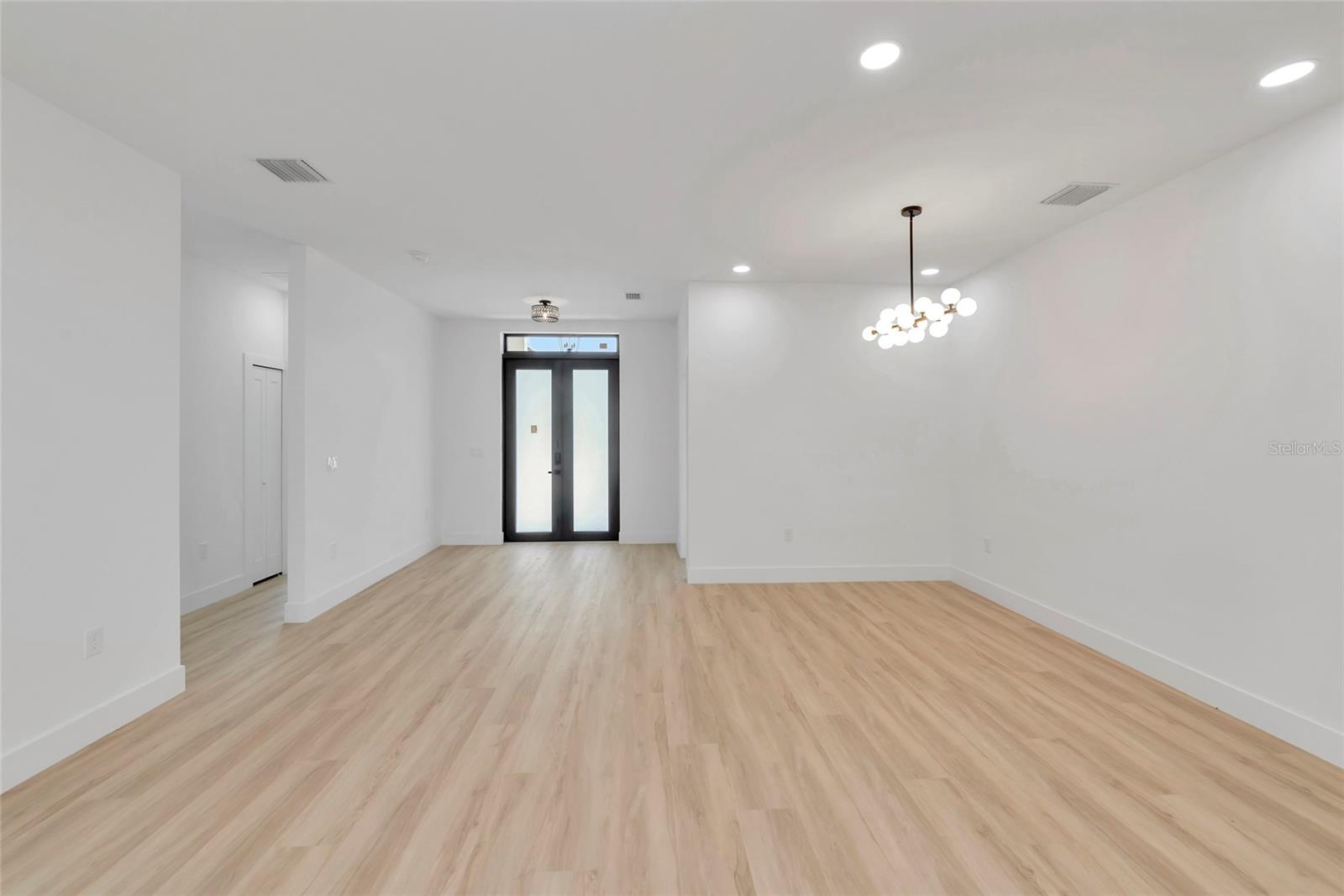 1274 RONALD ST — photo 5