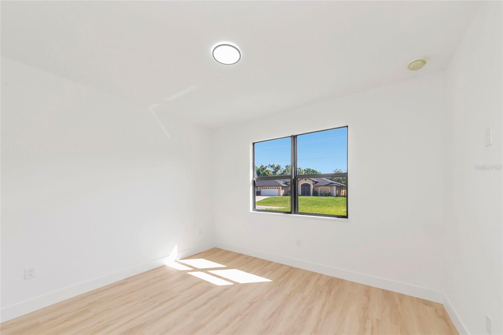 1274 RONALD ST — photo 24