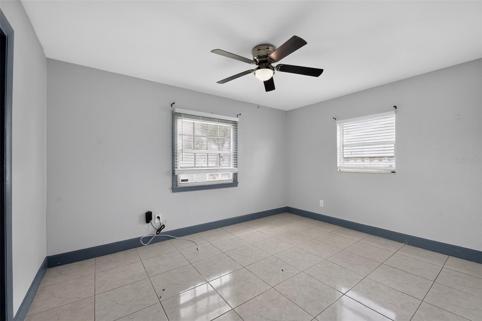 5005 STOLLS AVE — photo 32
