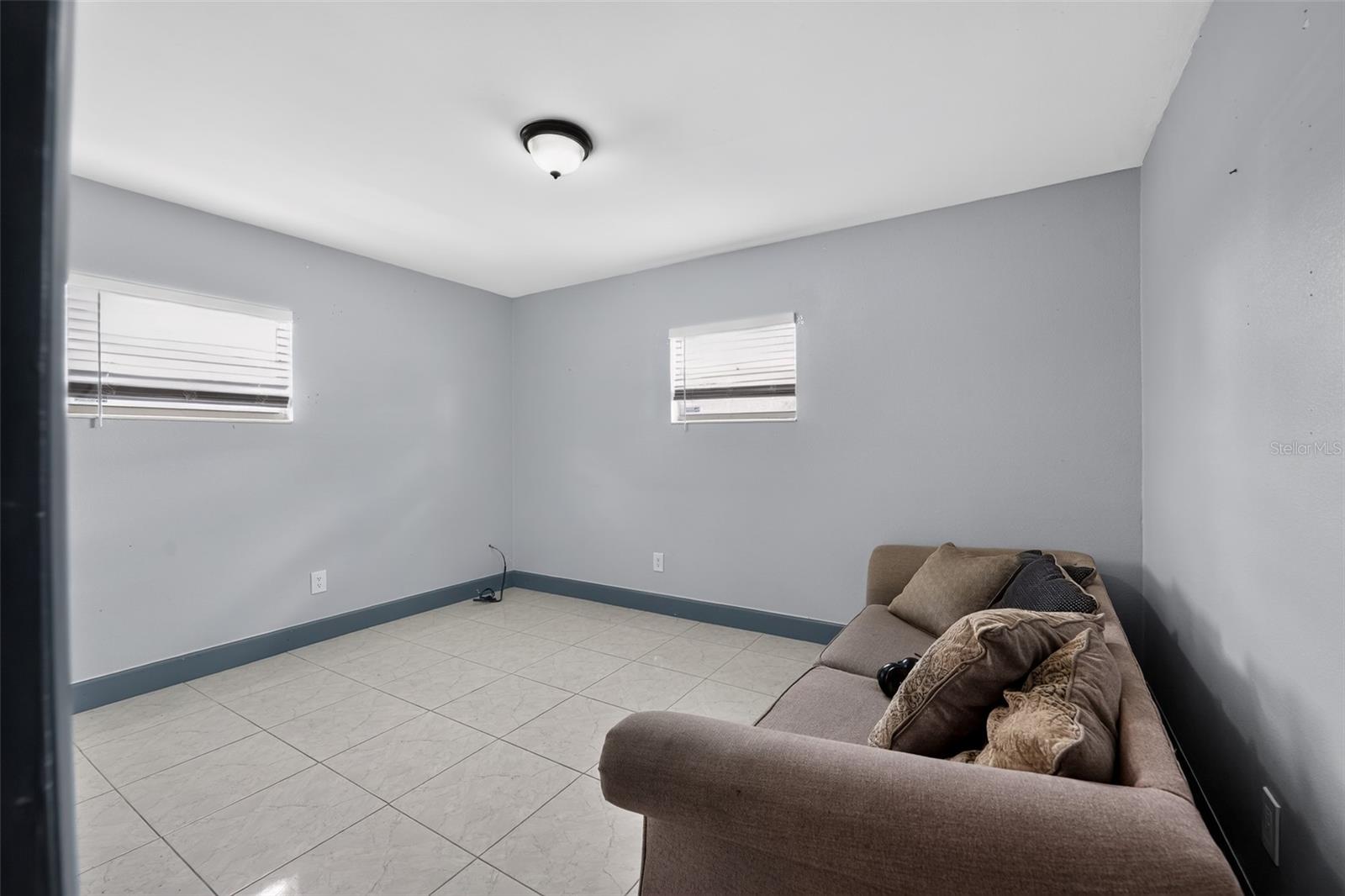 5005 STOLLS AVE — photo 8