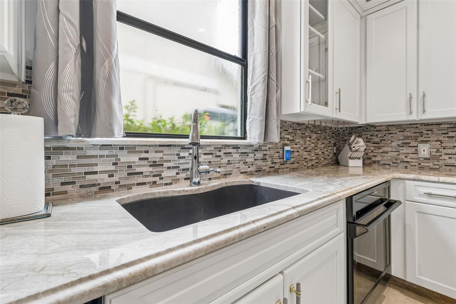15630 N HIMES AVE — photo 13