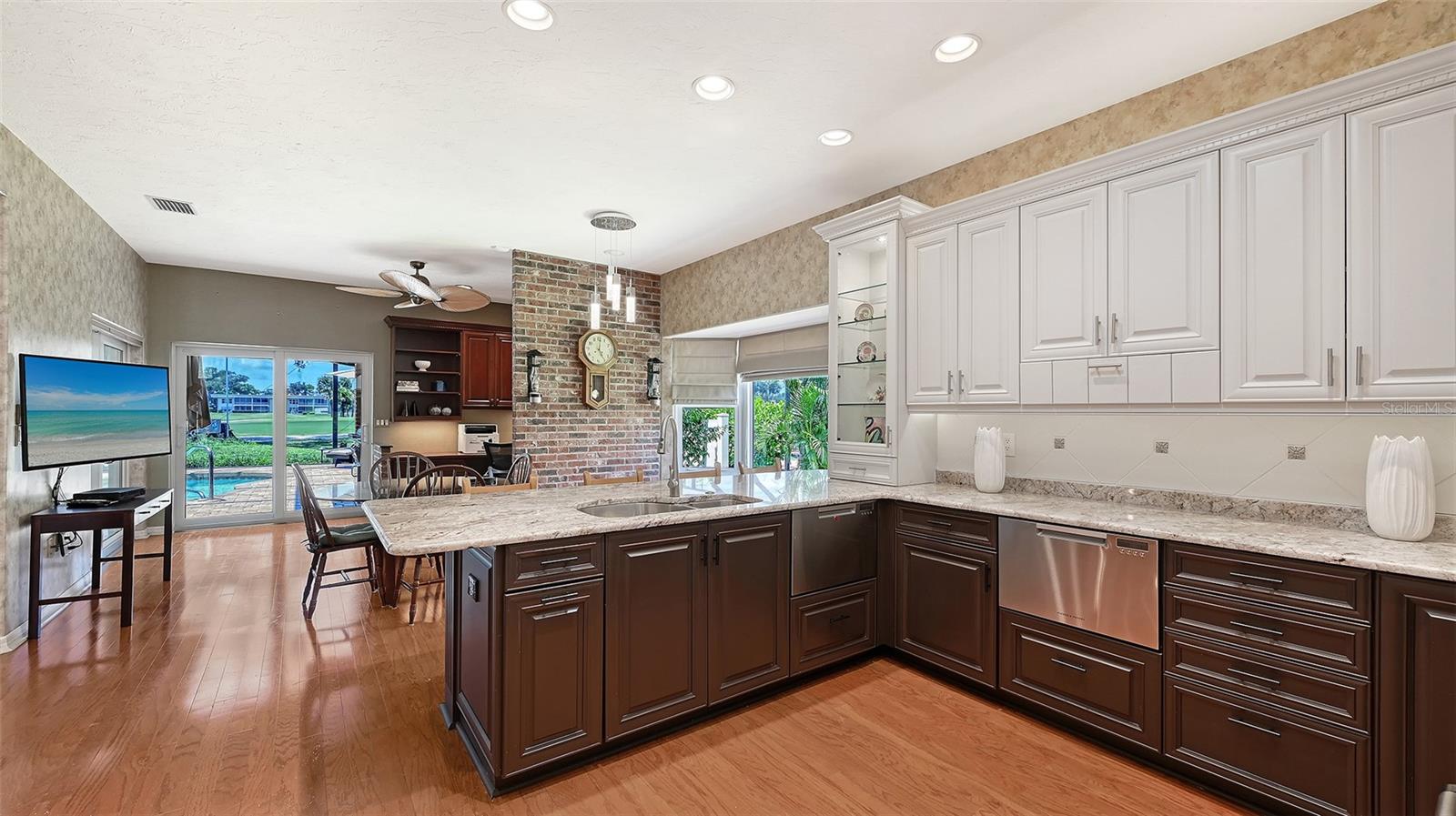 5476 GOLF POINTE DR — photo 18