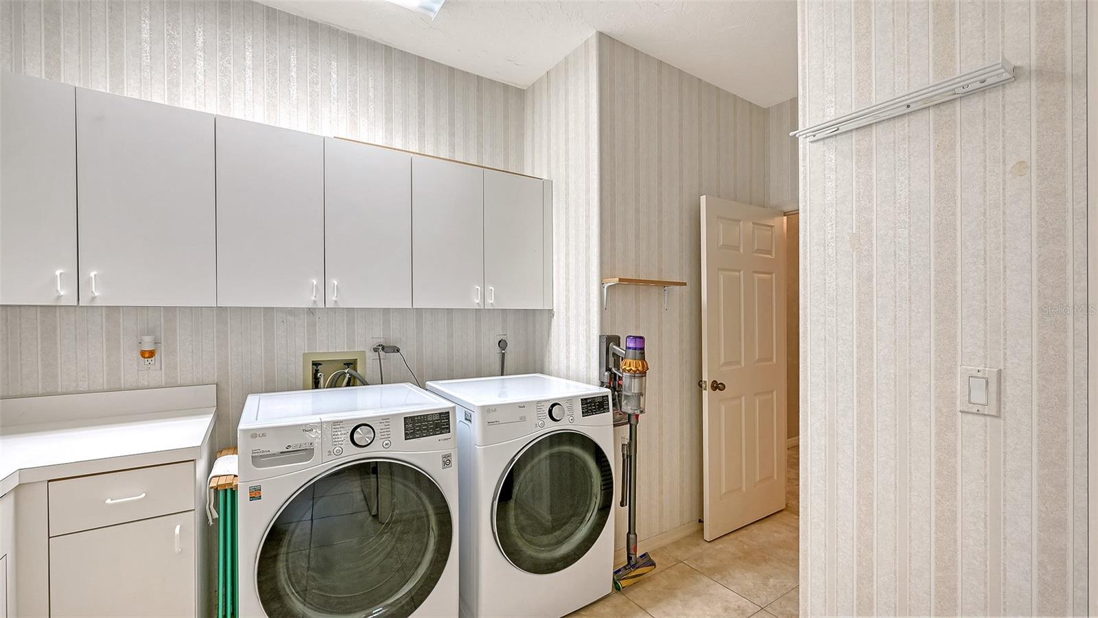 5476 GOLF POINTE DR — photo 30