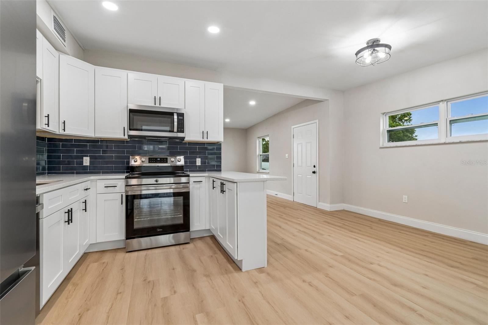 7812 EGYPT LAKE DR — photo 9