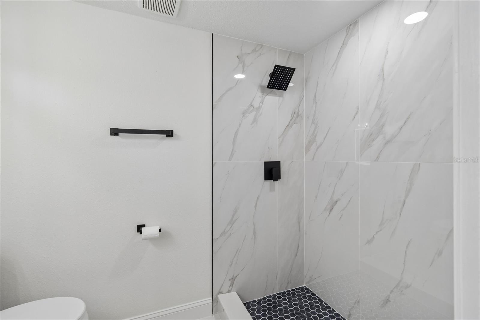 4504 ASHMORE DR — photo 33