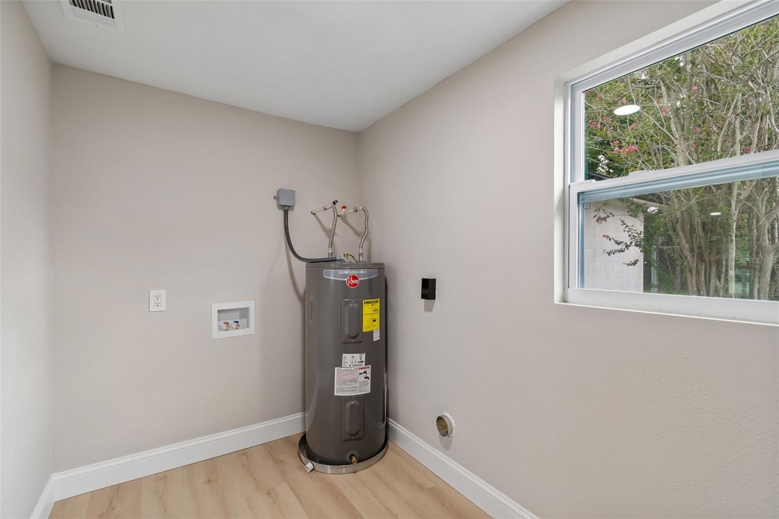 4504 ASHMORE DR — photo 39