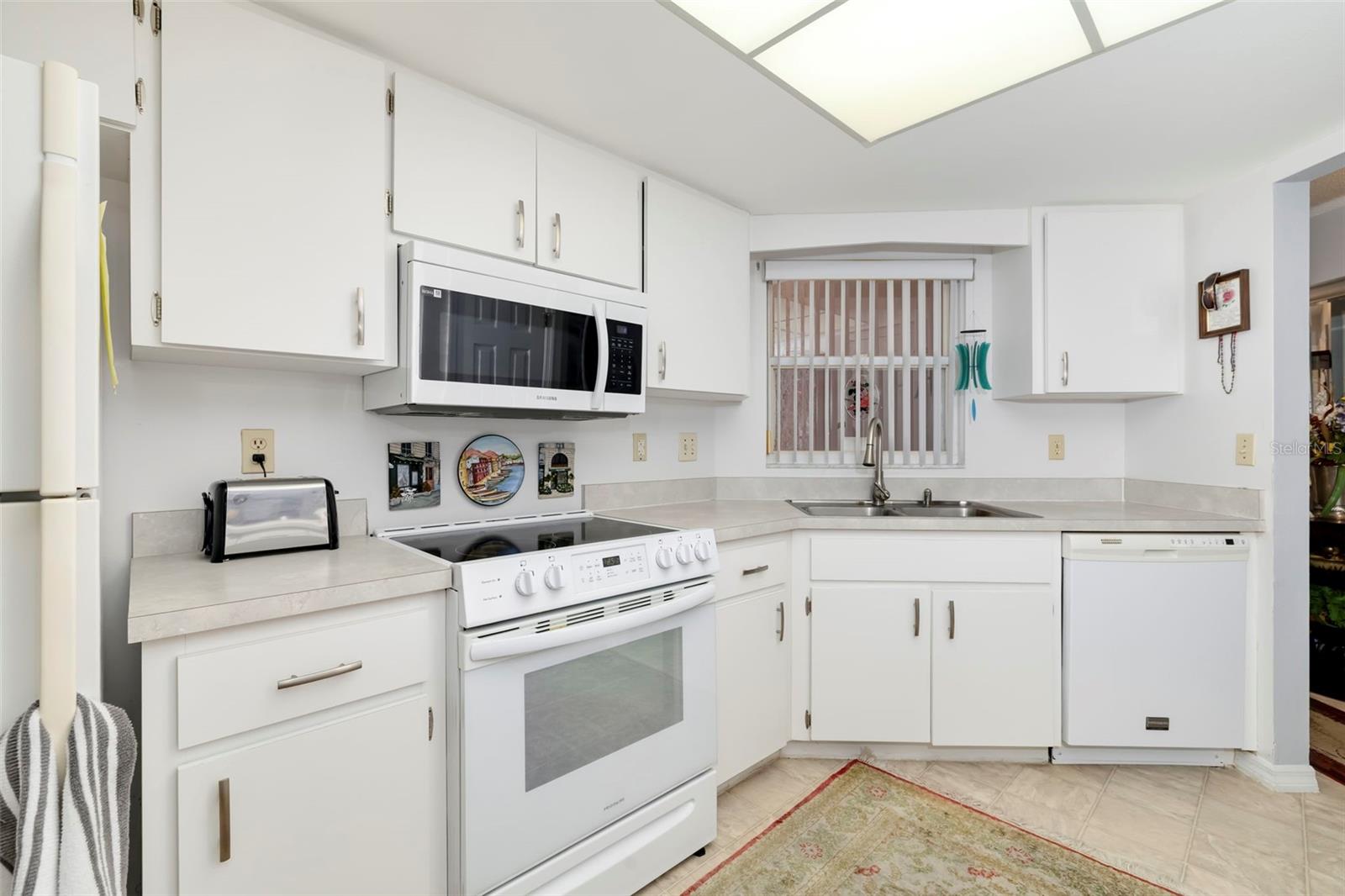 841 BAYPORT CIR — photo 18