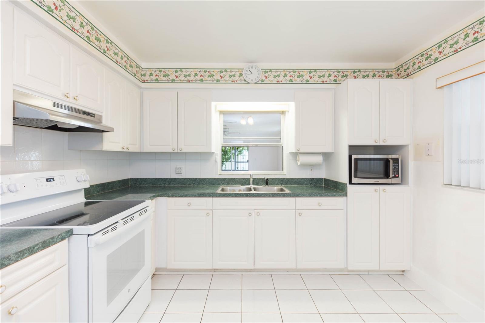 6611 N CLARK AVE — photo 15