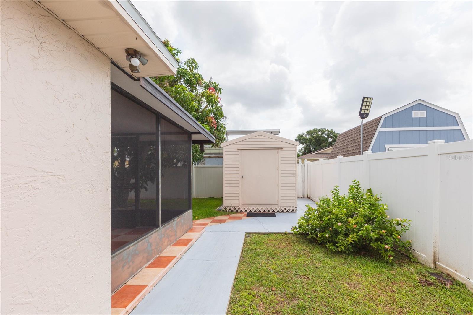 6611 N CLARK AVE — photo 40