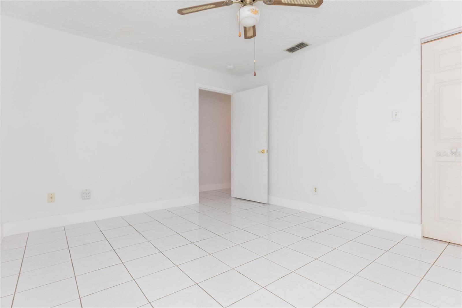6611 N CLARK AVE — photo 22