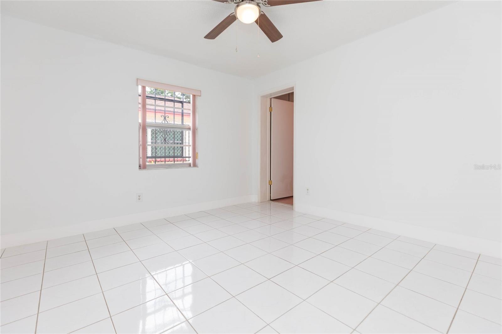 6611 N CLARK AVE — photo 26