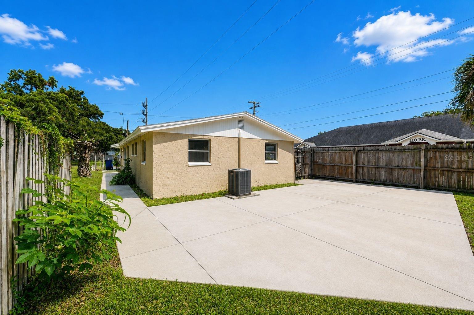 3311 E CHELSEA ST — photo 33