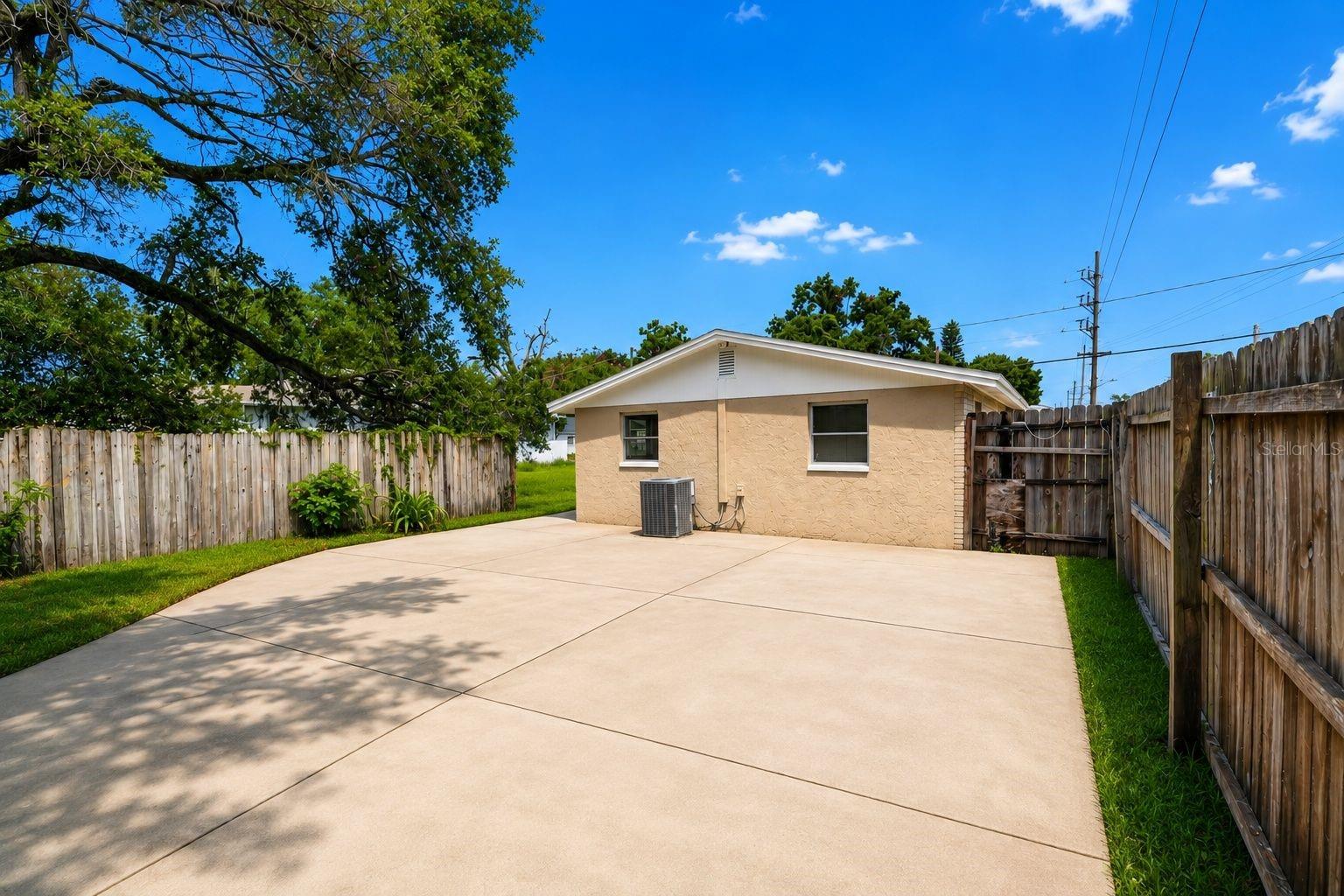 3311 E CHELSEA ST — photo 31