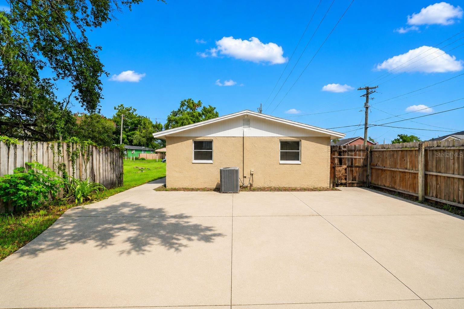 3311 E CHELSEA ST — photo 32