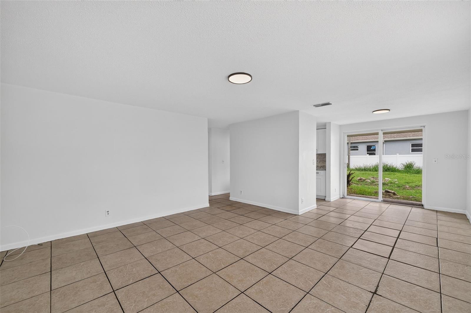 3311 E CHELSEA ST — photo 11