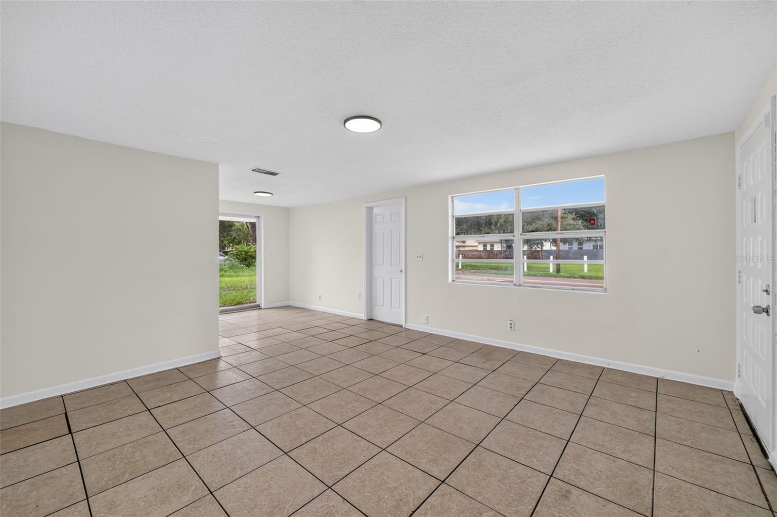 3311 E CHELSEA ST — photo 12