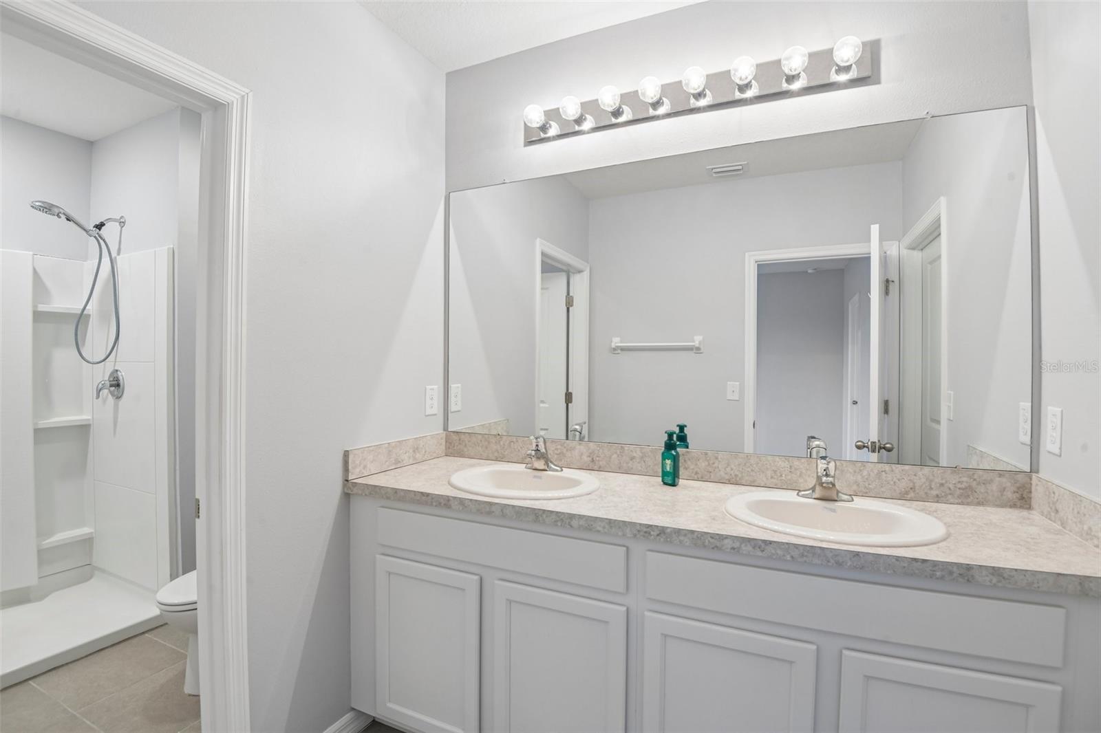 2685 SUNCOAST BLEND DR — photo 32