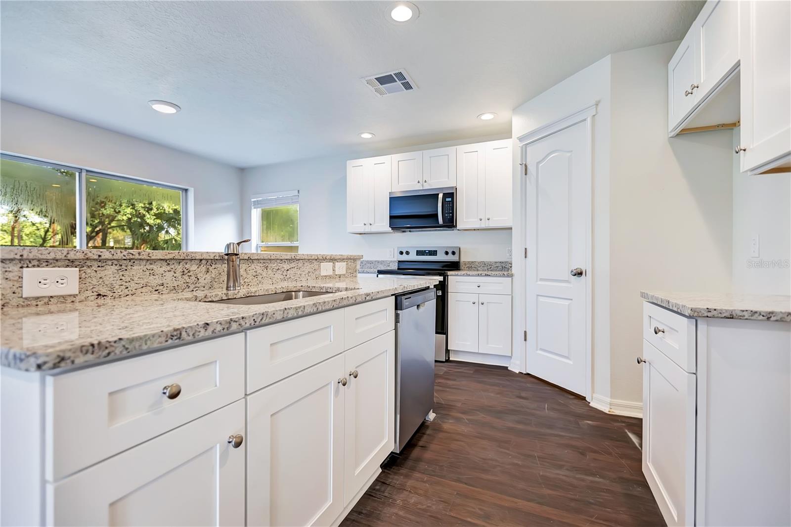 7415 OXFORD GARDEN CIR — photo 8