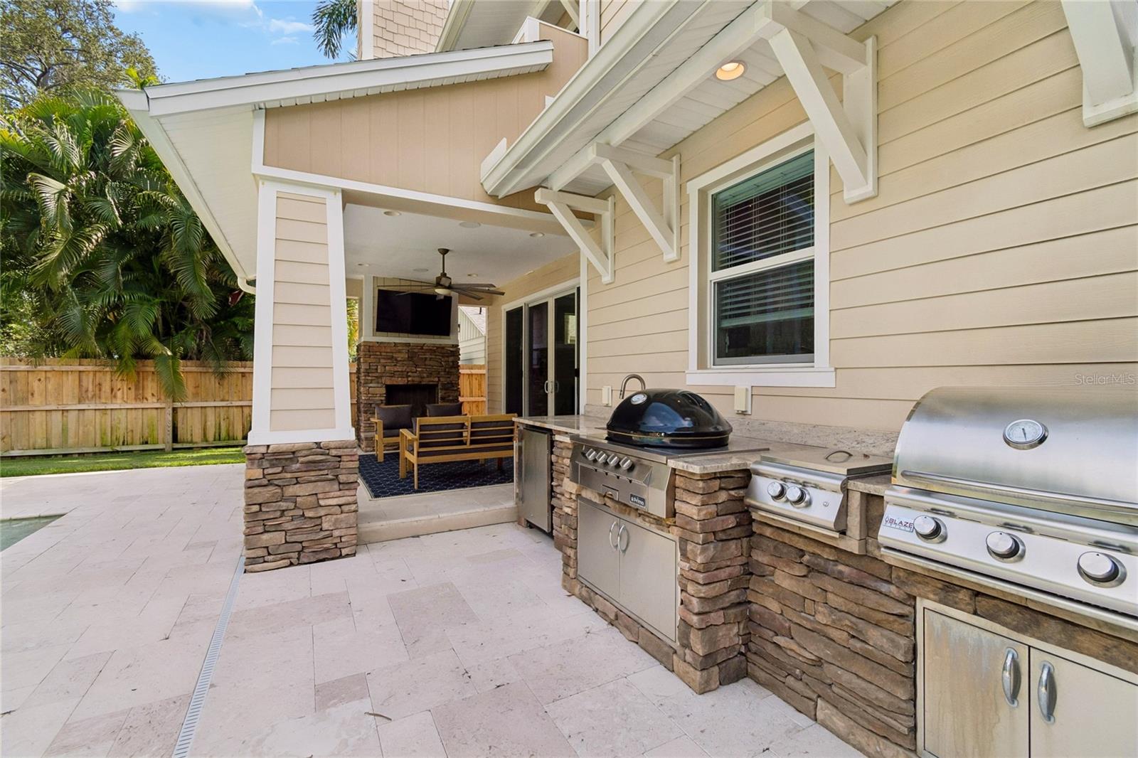 110 S BEVERLY AVE — photo 23