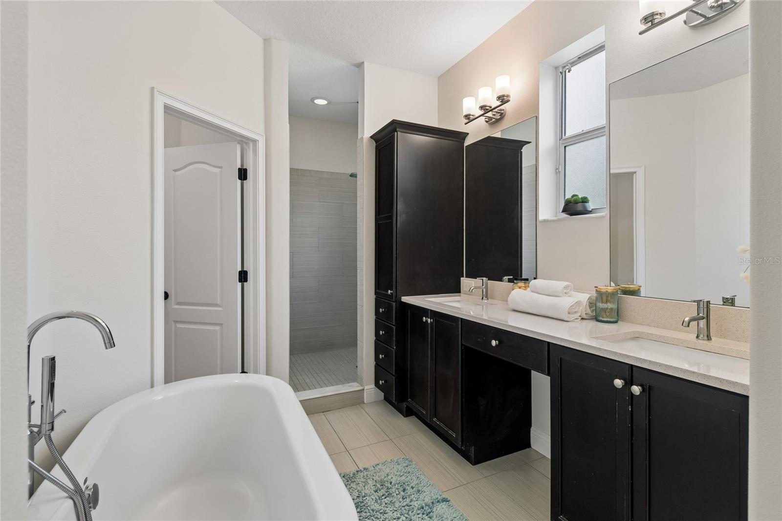 110 S BEVERLY AVE — photo 15