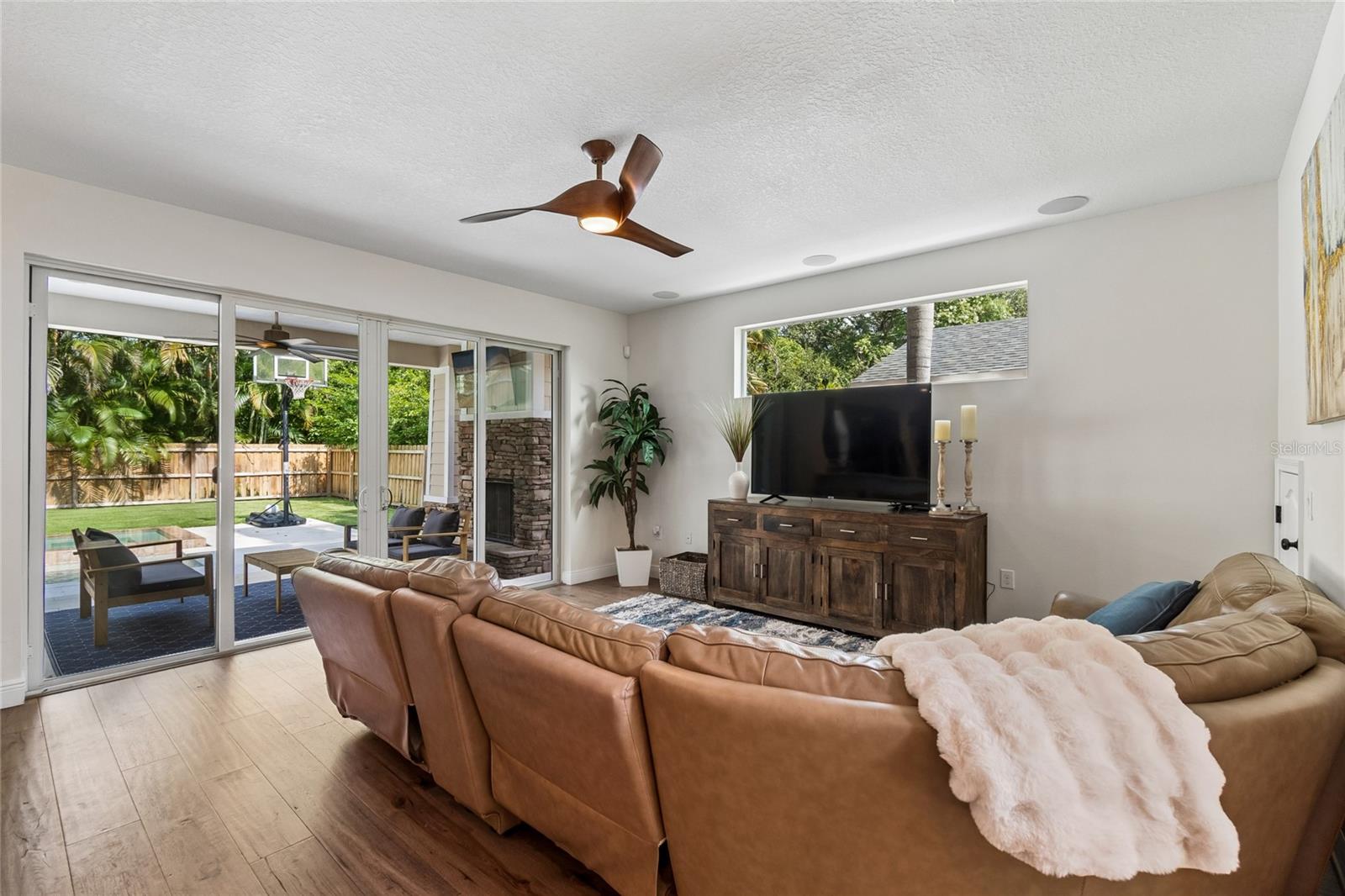 110 S BEVERLY AVE — photo 5