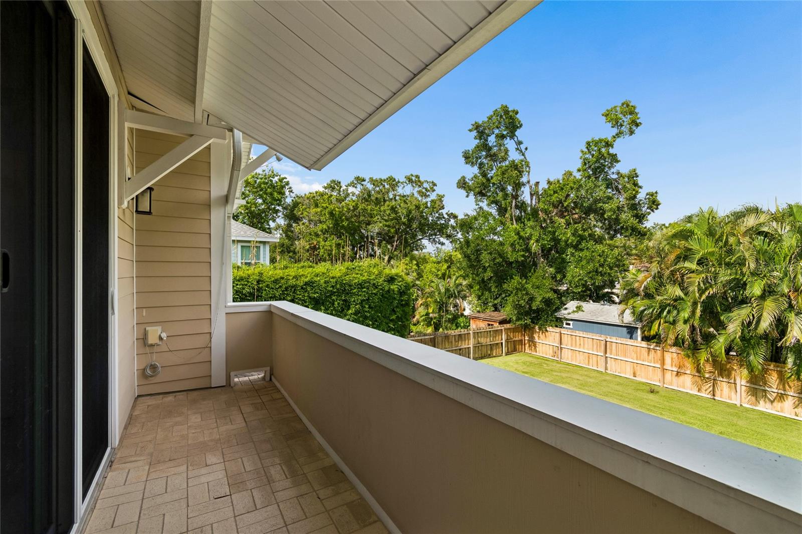 110 S BEVERLY AVE — photo 14