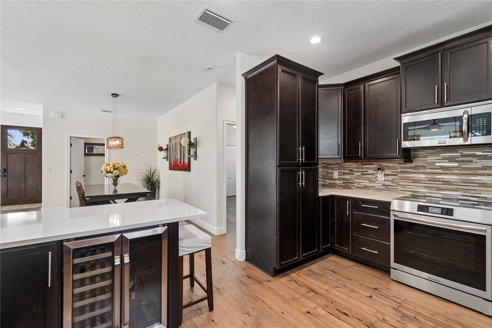 110 S BEVERLY AVE — photo 10