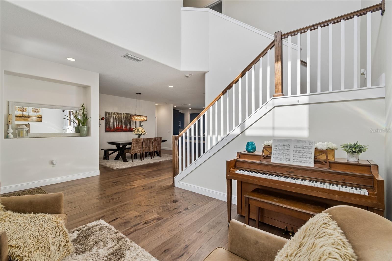 110 S BEVERLY AVE — photo 4
