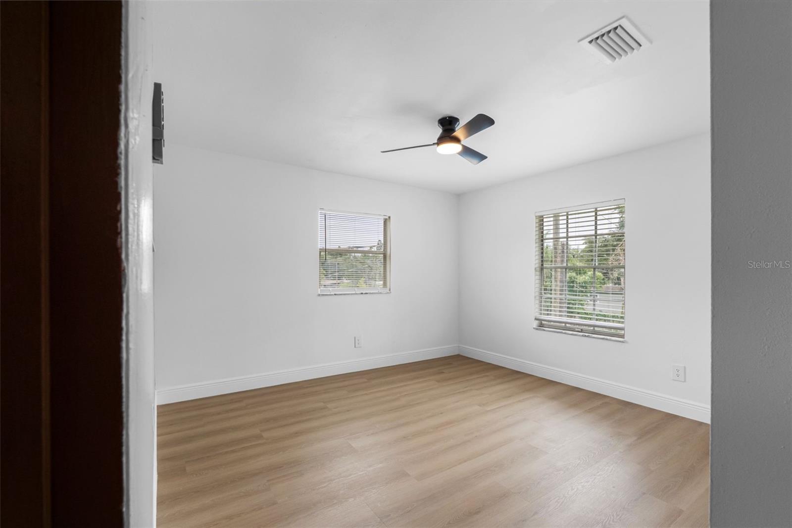 230 BEVERLY BLVD — photo 25