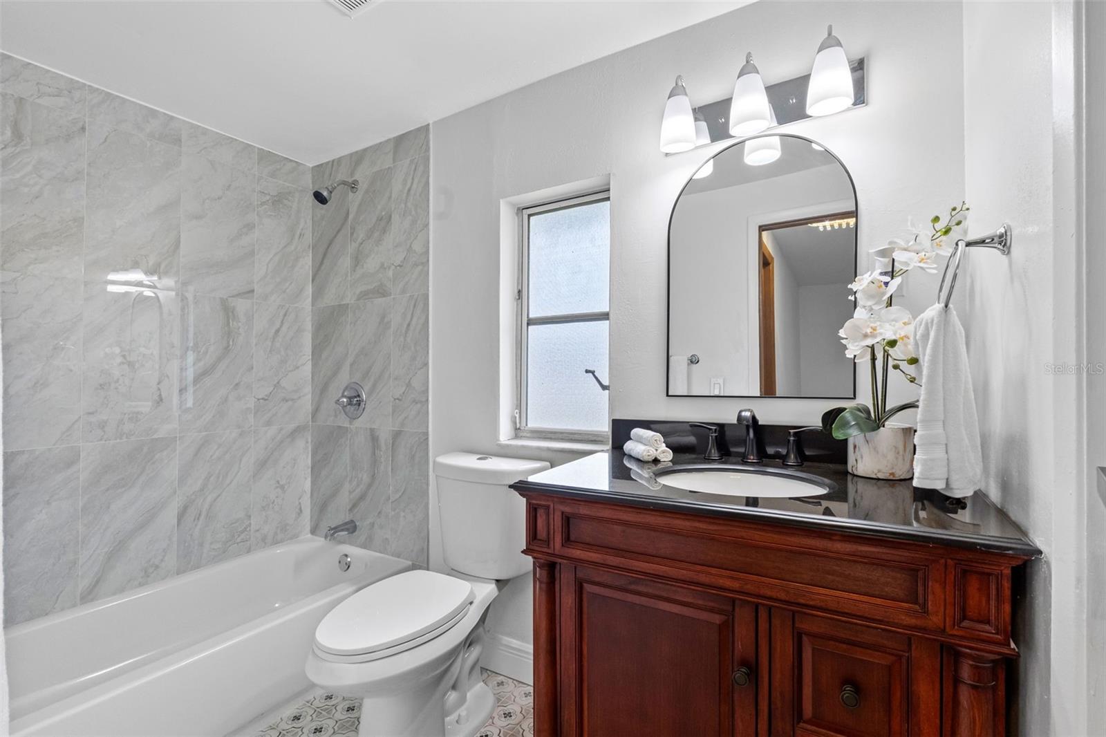 230 BEVERLY BLVD — photo 4